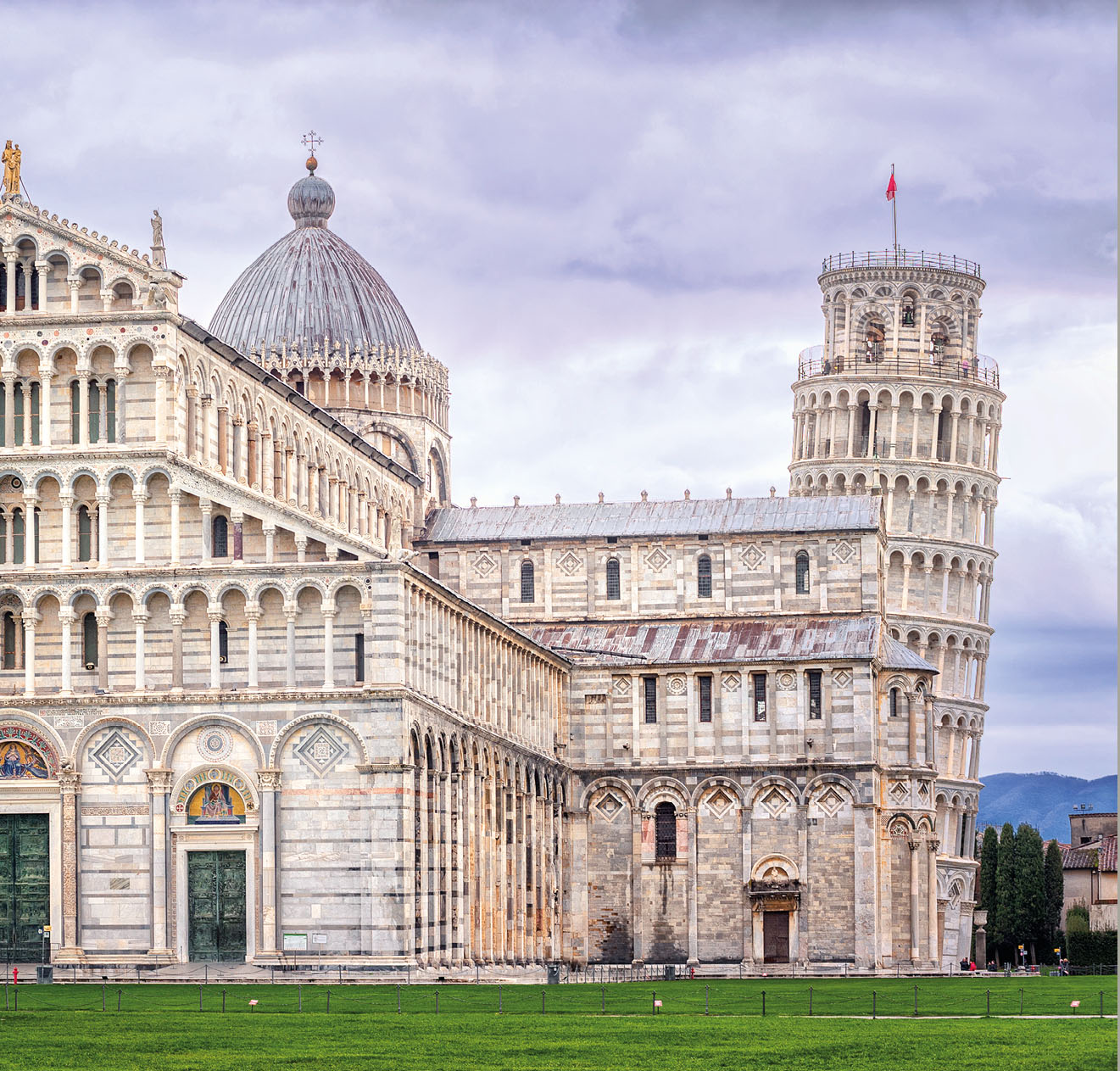 The leaning tower of Pisa on Piazza dei Miracoli, Pisa, Italy