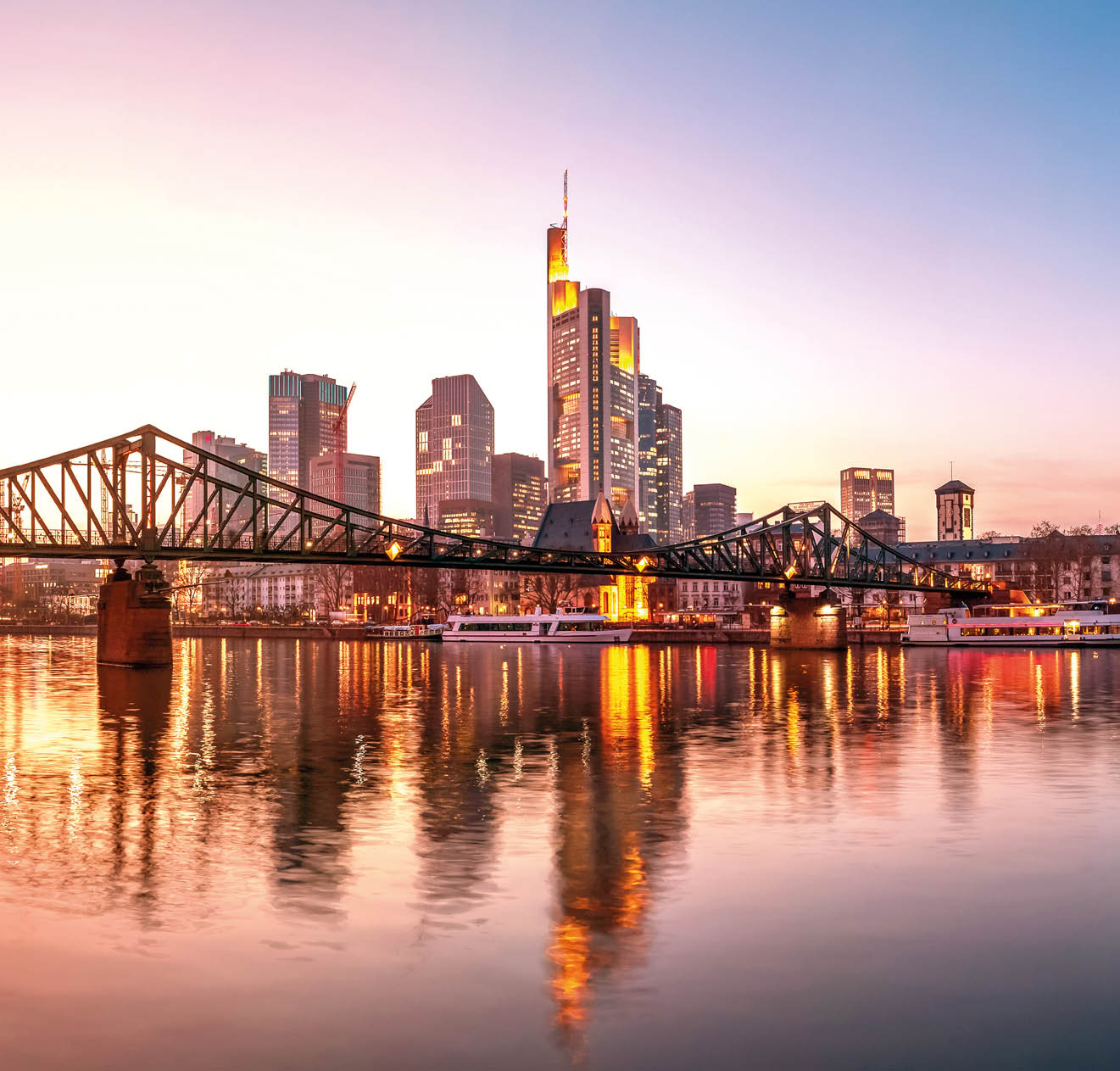 Frankfurt am Main, Skyline zur blauen Stunde