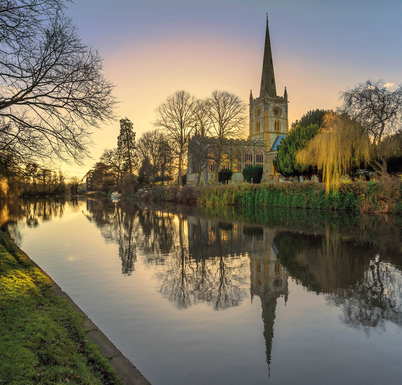 shakespeares burial place holy trinity church stratford-upon-avon warwickshire the midlands england uk. reflections in the river avon.
