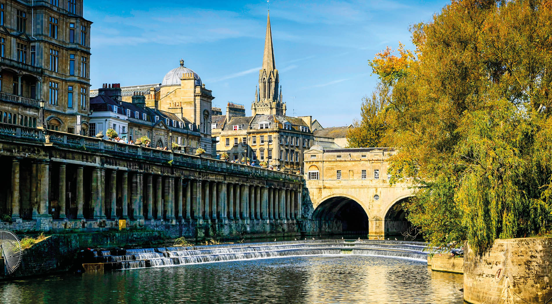 River Avon and Pultney Bridge in Bath, UK