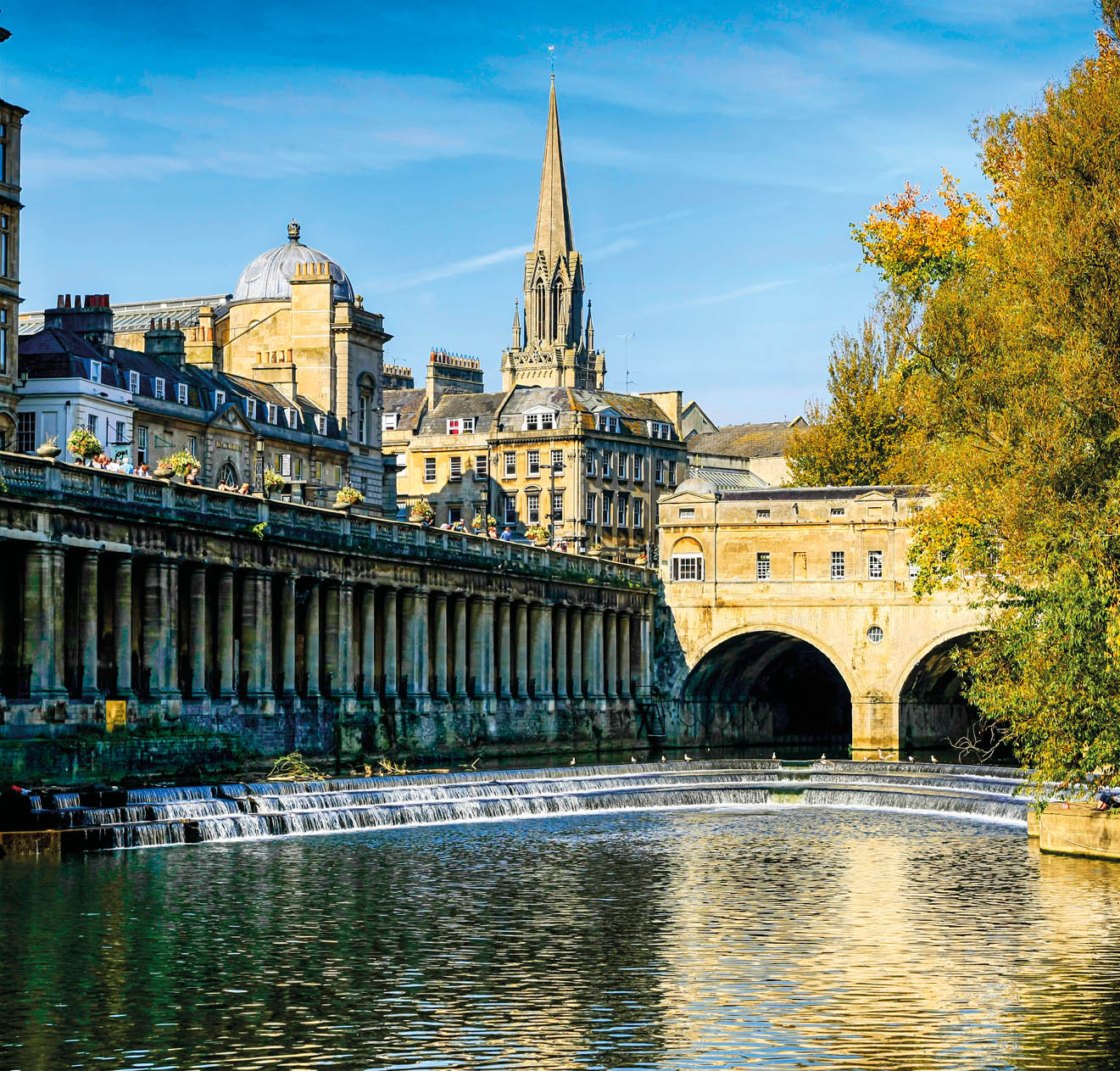 River Avon and Pultney Bridge in Bath, UK